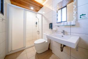 Phòng 4 Người Có Vòi Sen (Quadruple Room with Shower)