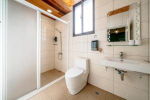 Phòng Bốn Người Có Phòng Tắm Riêng (Quadruple Room with Private Bathroom)