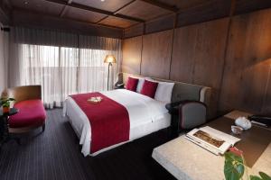 Phòng Thương Gia Cao Cấp Giường Đôi – Bao Gồm Bữa Sáng, Không Bao Gồm Phí Đỗ Xe (Executive Superior Double Room - Breakfast Included, No Parking Fee Included)