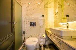Deluxe Double Room with Sea View room in FLY INN
