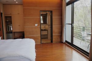Phòng 4 người Nhìn ra cảnh Núi non (Quadruple Room with Mountain View)