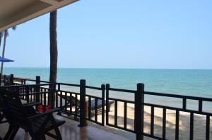 Phòng Deluxe dành cho 4 Khách Bên Bờ biển (Deluxe Quadruple Room with Beach Front)