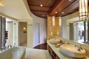 Villa hướng vườn (Garden View Villa)