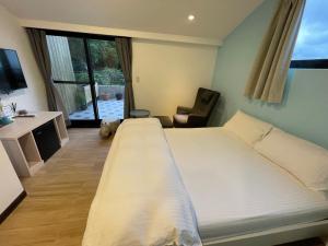Phòng Deluxe Giường Đôi Nhìn Ra Biển Từ Phía Bên Cạnh (Deluxe Double Room with Side Sea View)
