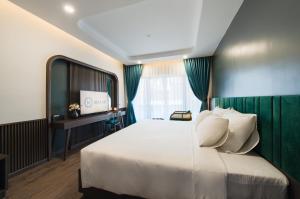 Phòng Deluxe Giường Đôi Có Ban Công (Deluxe Double Room with Balcony)