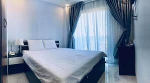 Phòng Giường Lớn có Ban Công Riêng (King Room with Private Balcony)