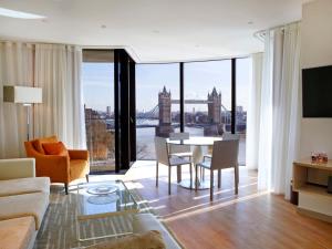 Deluxe Two-Bedroom Apartment with Riverview room in Cheval Three Quays at The Tower of London