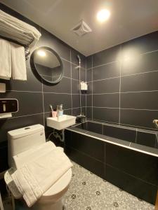 Phòng Deluxe Giường Đôi Có Bồn Tắm (Deluxe Double Room with Bath)