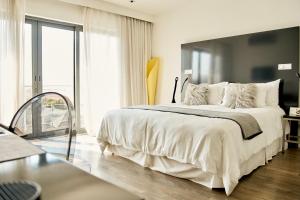 Deluxe Double Sea Facing Room with Balcony room in DysArt Boutique Hotel