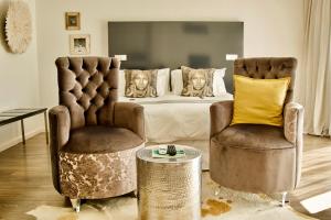 Large Deluxe Seafacing Double Room with Balcony room in DysArt Boutique Hotel