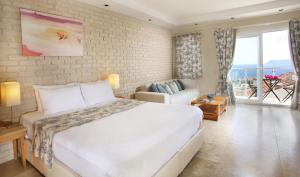 Junior Suite with Sea View room in Saylam Suites