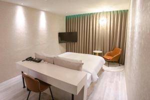 Standard Double Room with Garage