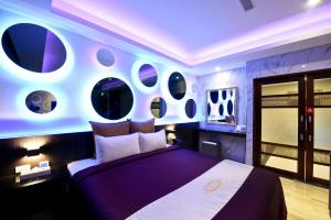 Deluxe KTV Room