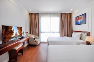 Phòng Đôi hoặc Hai Giường Đơn Loại Sang Hướng Thành Phố (Deluxe Double or Twin Room with City View)