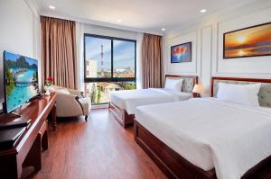 Phòng Đôi hoặc Hai Giường Đơn Loại Sang Hướng Thành Phố (Deluxe Double or Twin Room with City View)