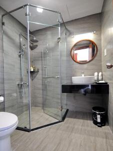 Phòng Đôi hoặc Hai Giường Đơn Loại Sang Hướng Thành Phố (Deluxe Double or Twin Room with City View)