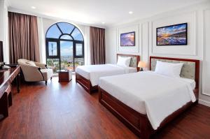 Phòng Đôi hoặc Hai Giường Đơn Loại Sang Hướng Biển (Deluxe Double or Twin Room with Sea View)