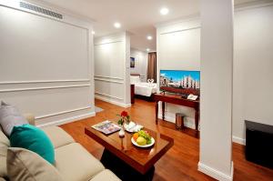 Suite Giường Đôi Lớn Hướng Biển (Queen Suite with Sea View)