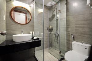 Suite Giường Đôi Lớn Hướng Biển (Queen Suite with Sea View)