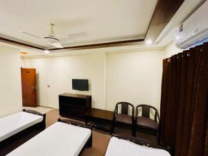 Deluxe Triple Room room in Citymax Hotel
