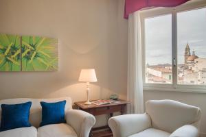 Three-Bedroom Apartment - Via Dè Guicciardini, 22 room in Apartments Florence- Palazzo Pitti
