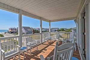 Spacious Home with 3 Decks 1 Block to Beach! in Myrtle Beach