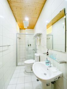 Phòng Giường Đôi Có Ban Công (Double Room with Balcony)