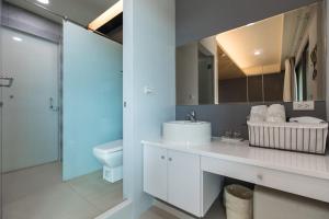 Phòng Có Giường Cỡ King Với Ban Công (King Room with Balcony)