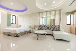 Phòng Deluxe Giường Đôi Có Ban Công (Deluxe Double Room with Balcony)