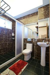 Phòng 4 Người Có Phòng Tắm (Quadruple Room with Bathroom)