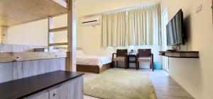 Phòng 4 Người Có Ban Công (Quadruple Room with Balcony)