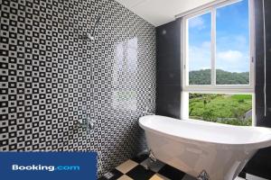 Two Bedroom Family Suite with Balcony (Two Bedroom Family Suite With Balcony)