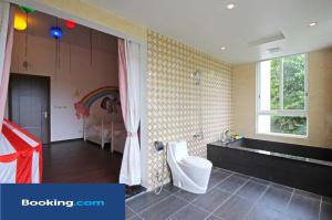 Quadruple Family Room with Bath with Balcony
