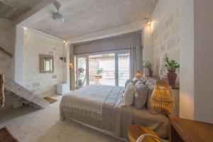 Phòng Deluxe Giường Đôi Với Ban Công và Tầm Nhìn Ra Biển (Deluxe Double Room with Balcony and Sea View)