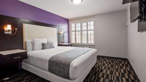 King Room - Non-Smoking room in SureStay Hotel by Best Western Beverly Hills West LA