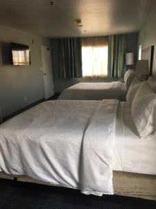 Standard Double Suite room in Ontario Airport Executive Inn