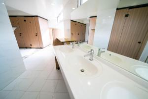 Phòng Tập Thể 8 Giường Cả Nam và Nữ (8-Bed Mixed Dormitory Room)