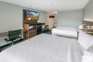 Standard Double Room room in Gatlinburg Mountain Inn