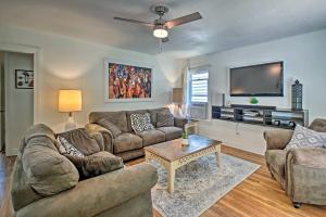 Walk to Oaklawn Racing from Remodeled Home! - image 1