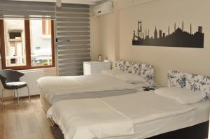 Economy Triple Room - Basement room in Net House Hotel