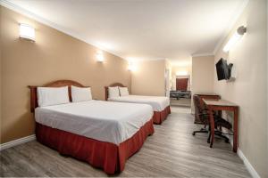Queen Room with Two Queen Beds room in Sea Rock Inn - Los Angeles