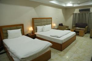 Deluxe Triple Room room in The King Hotel