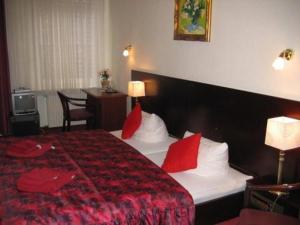 Family Room (2 Adults + 2 Children) room in Hotel Novalis