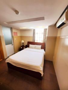 Phòng Tiêu Chuẩn Giường Đôi Với Phòng Tắm Chung (Standard Double Room with Shared Bathroom)