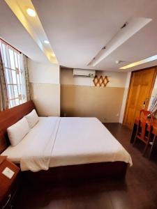 Phòng Tiêu Chuẩn Giường Đôi Với Phòng Tắm Chung (Standard Double Room with Shared Bathroom)