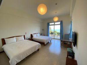 Phòng Nhìn Ra Biển Có Ban Công Và 2 Giường Đôi (Sea View Room with Balcony with Two Double Beds )