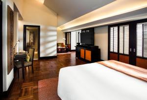 Suite Junior 1 Giường Cỡ King Nhìn Ra Thành Phố (1 King Junior Suite City View)