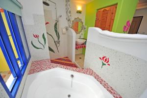 Phòng Giường Đôi có Ban công và Nhìn ra Biển (Double Room with Balcony and Sea View)