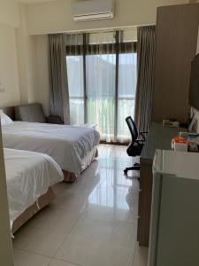 Phòng 2 Giường Đơn Nhìn Ra Thành Phố (Twin Room with City View)