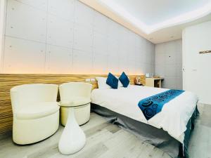 Phòng Deluxe Giường Đôi Có Bồn Tắm (Deluxe Double Room with Bath)